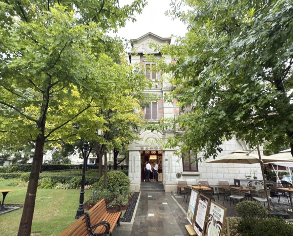 通联随配 推开这扇门，打开属于白马咖啡馆与上海的温情往事