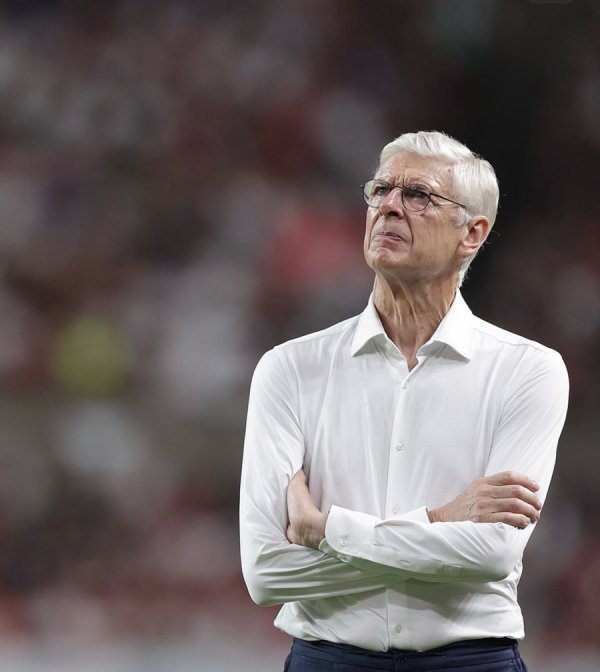 好多牛 卡卡小罗鲁尼贝尔布冯温格还有科里纳……这群退役的足坛名宿为何能“翻红”？