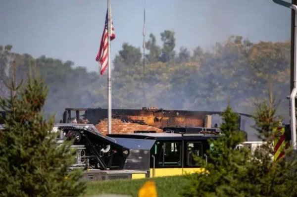 驰盈策略 24小时内第二起！美退伍军人驾车冲进教堂开枪纵火，致10多人死伤，也曾参与伊拉克战争